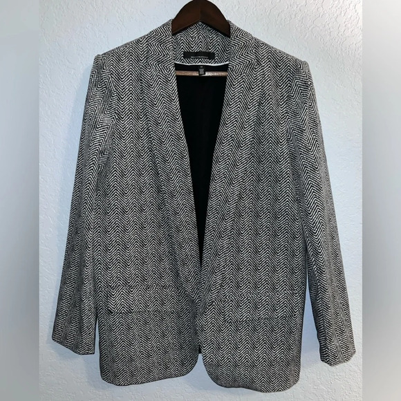 White House Black Market Jackets & Blazers - 🌟HP 7/8🌟 WHBM - The Relaxed Blazer, Black w/Ecru Herringbone, Size 14